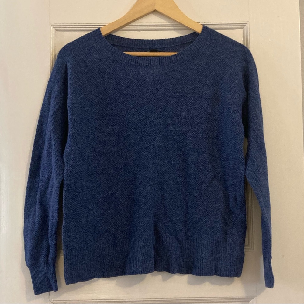 American Eagle Crew Neck sweater